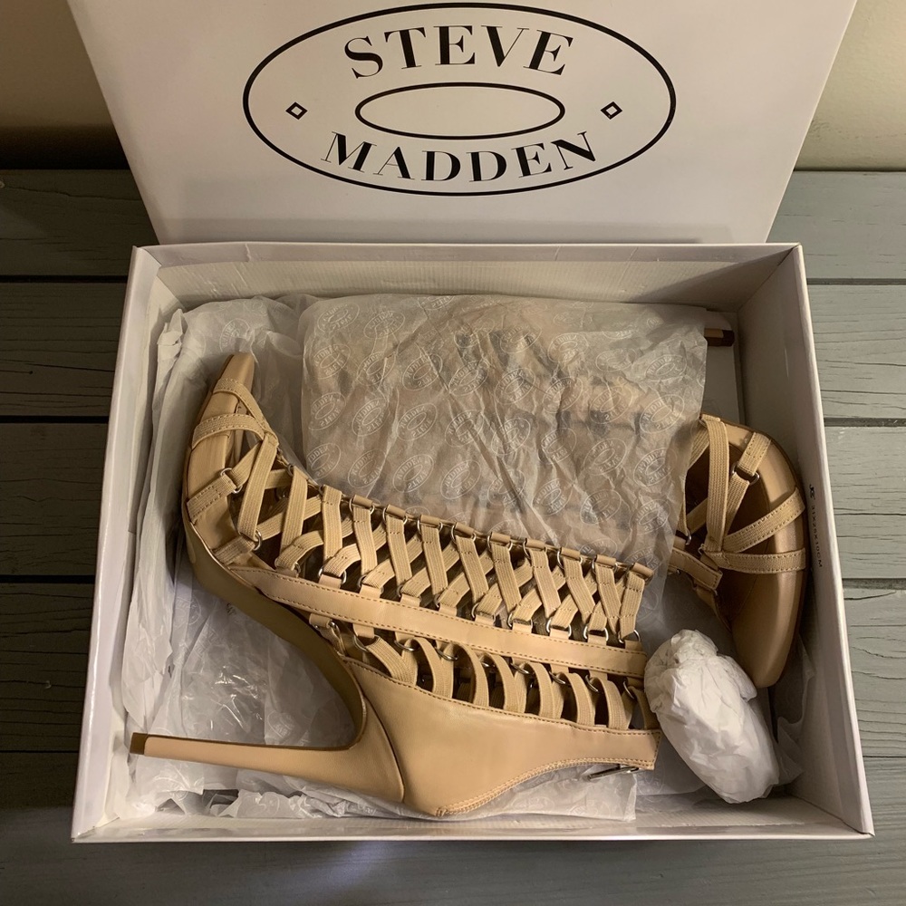 Steve Madden stretchable strappy kill heels 🖤